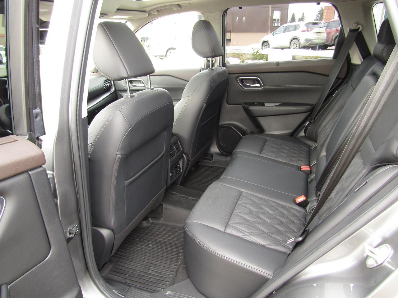 2022 Nissan Rogue Platinum Photo