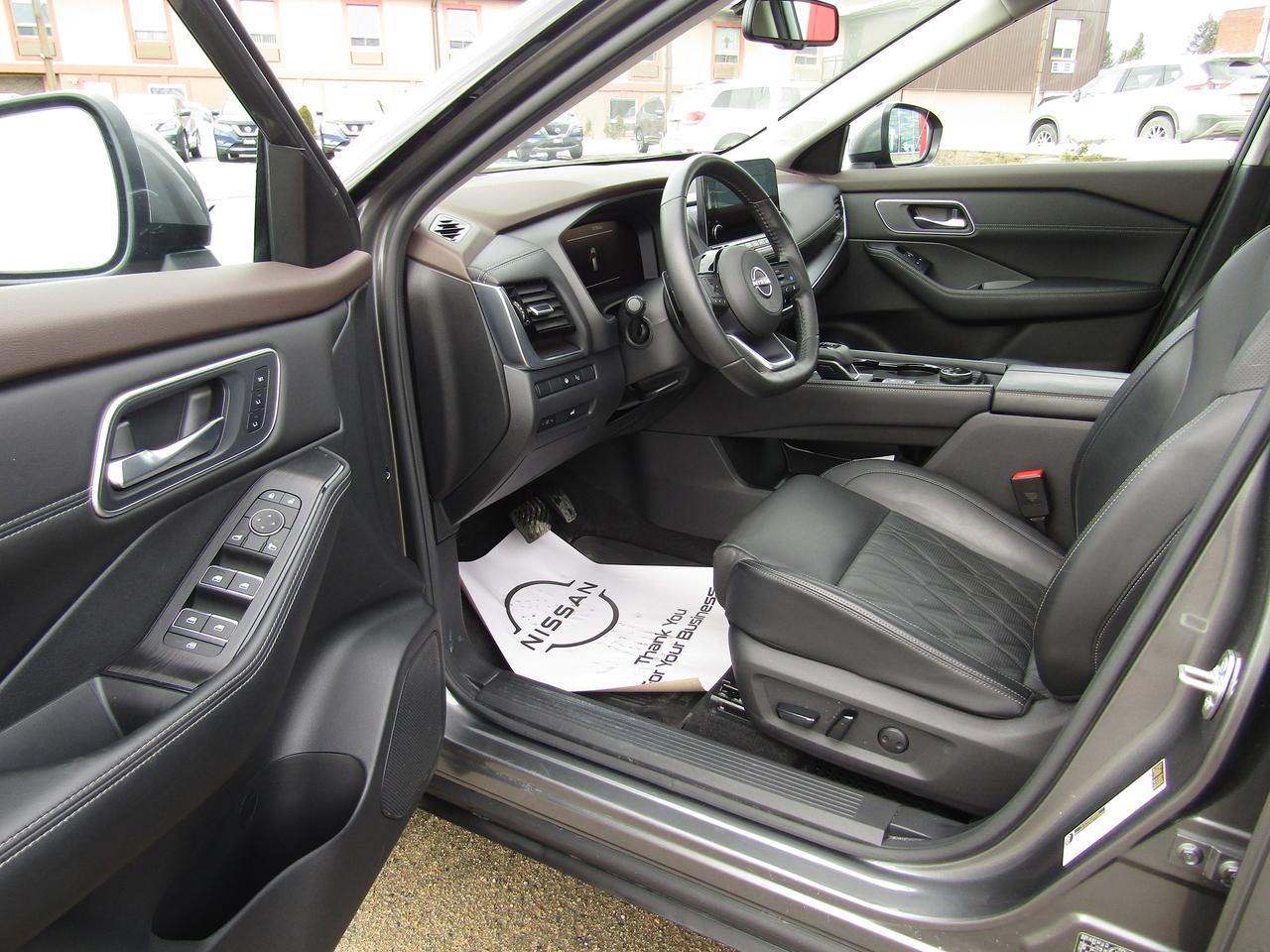 2022 Nissan Rogue Platinum Photo