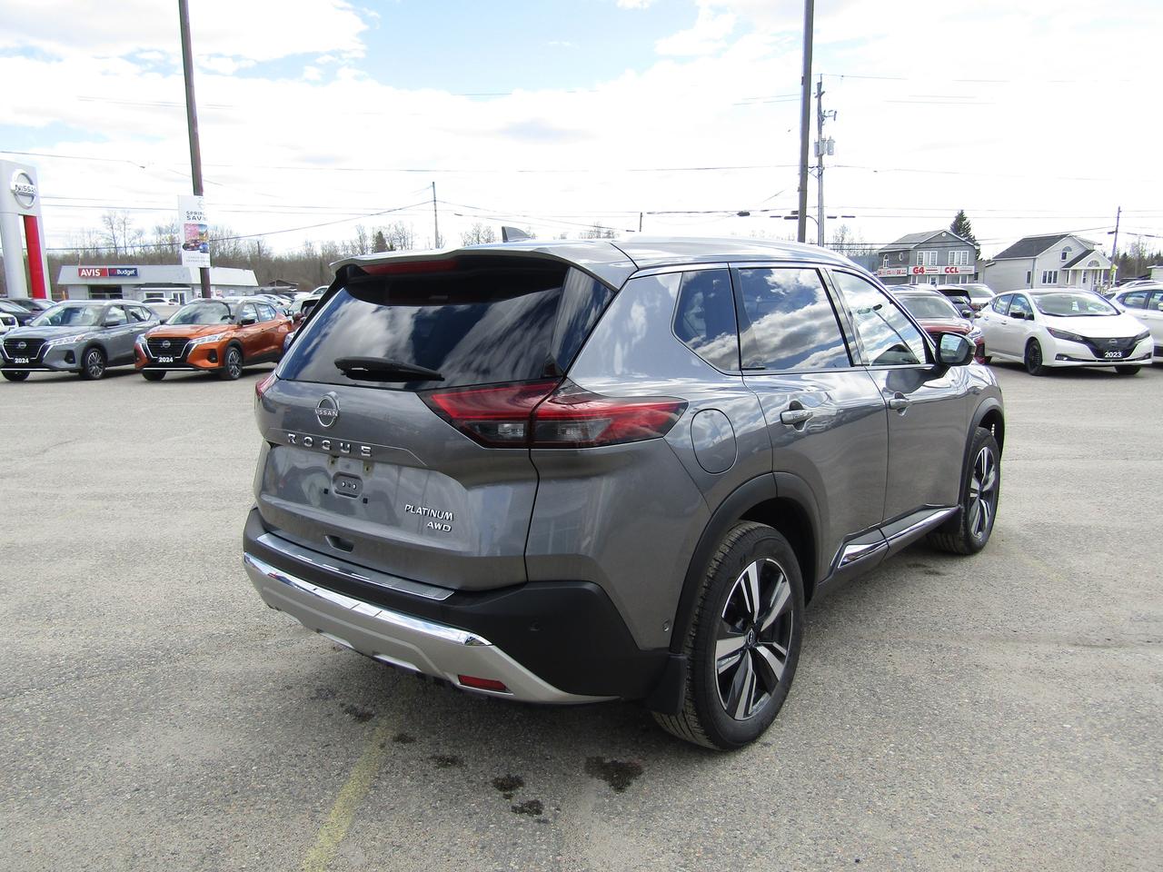 2022 Nissan Rogue Platinum Photo4