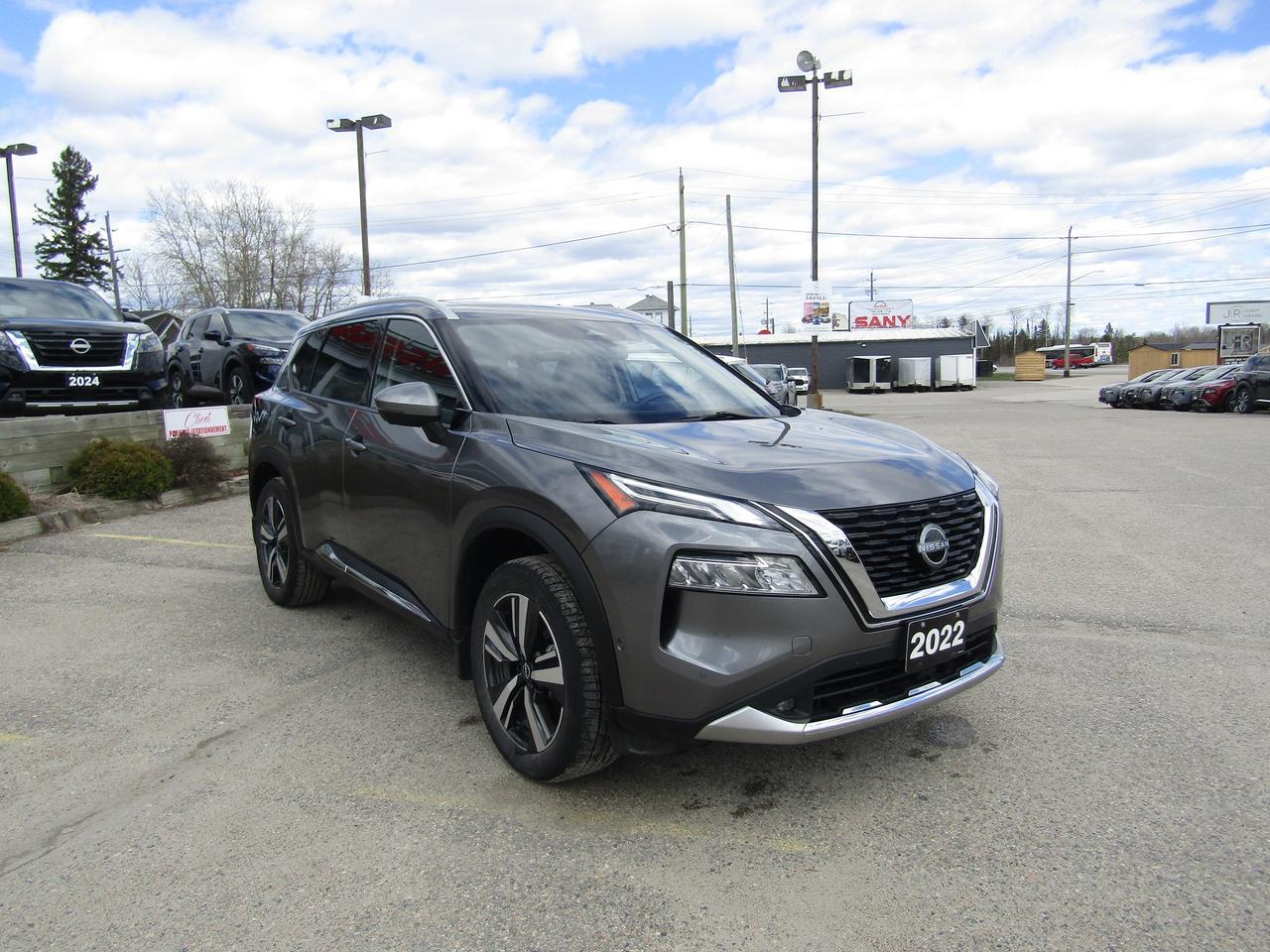2022 Nissan Rogue Platinum Photo2
