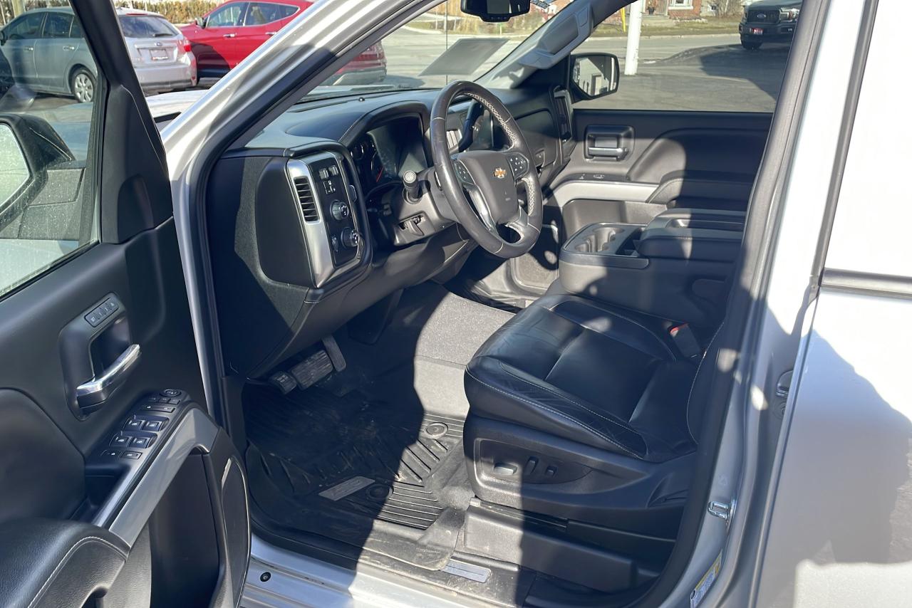 2018 Chevrolet Silverado 1500 LTZ Crew Cab Z71 4x4 **Leather/5.3L/Sunroof** - Photo #9