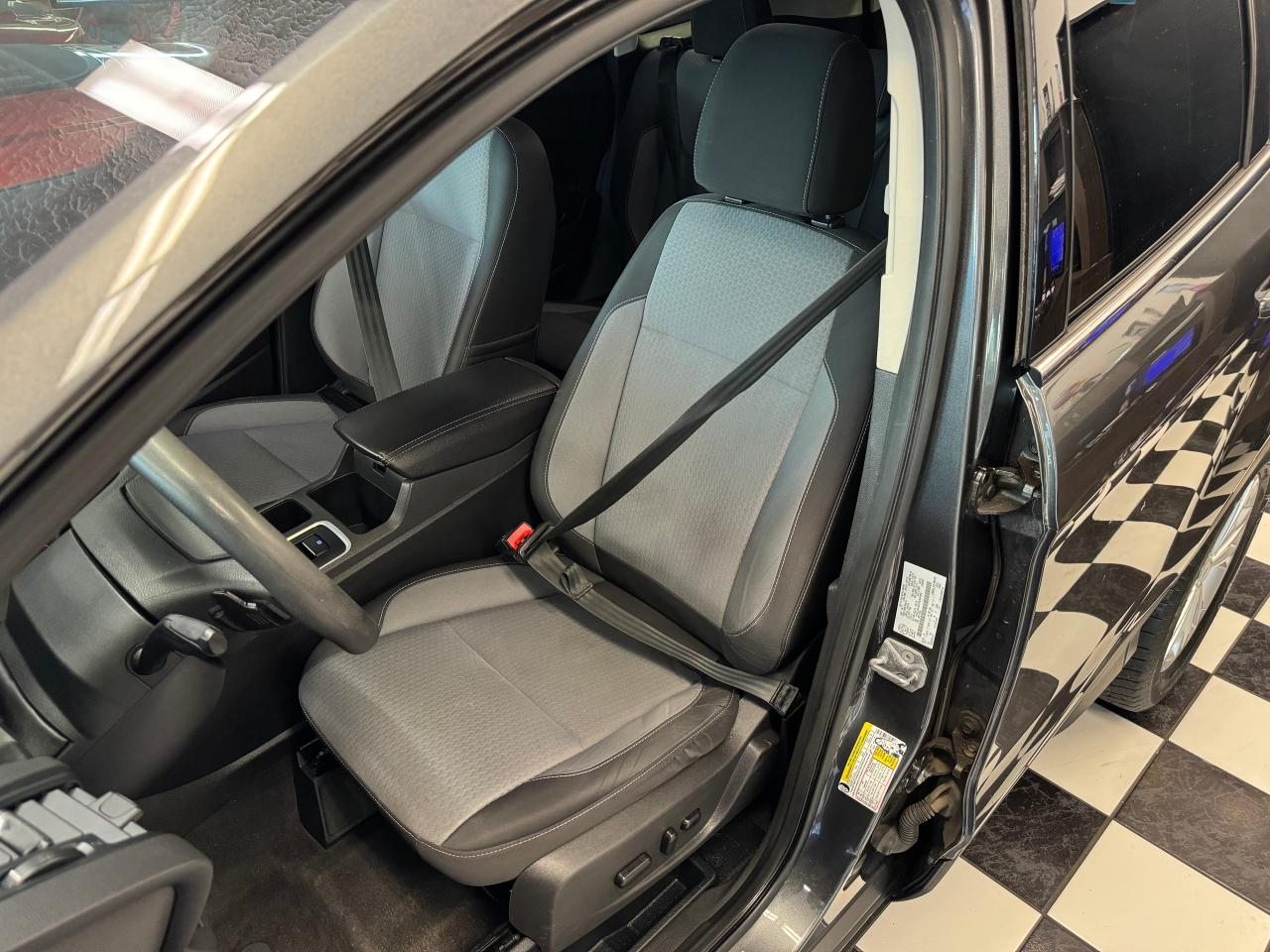 2017 Ford Escape SE SPORT+Power Gate+GPS+ApplePlay+CLEAN CARFAX Photo80
