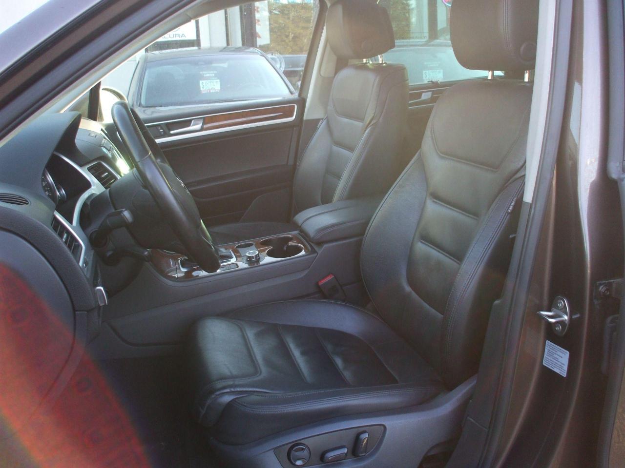 2012 Volkswagen Touareg TDI,Highline,AWD,Certified,Leather,GPS,Sunroof,Fog - Photo #11