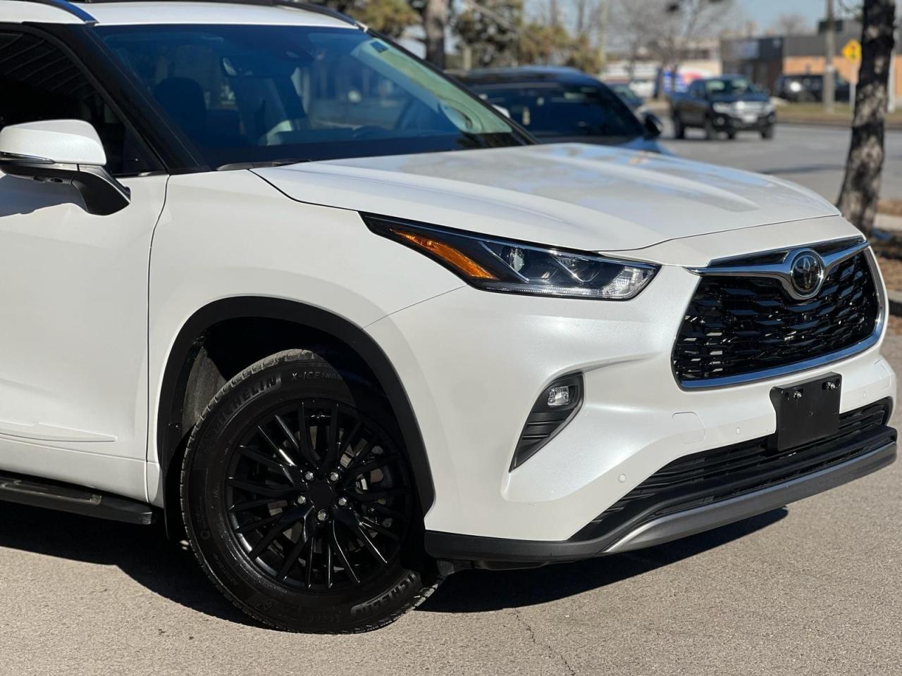 2023 Toyota Highlander LIMITED  Photo4