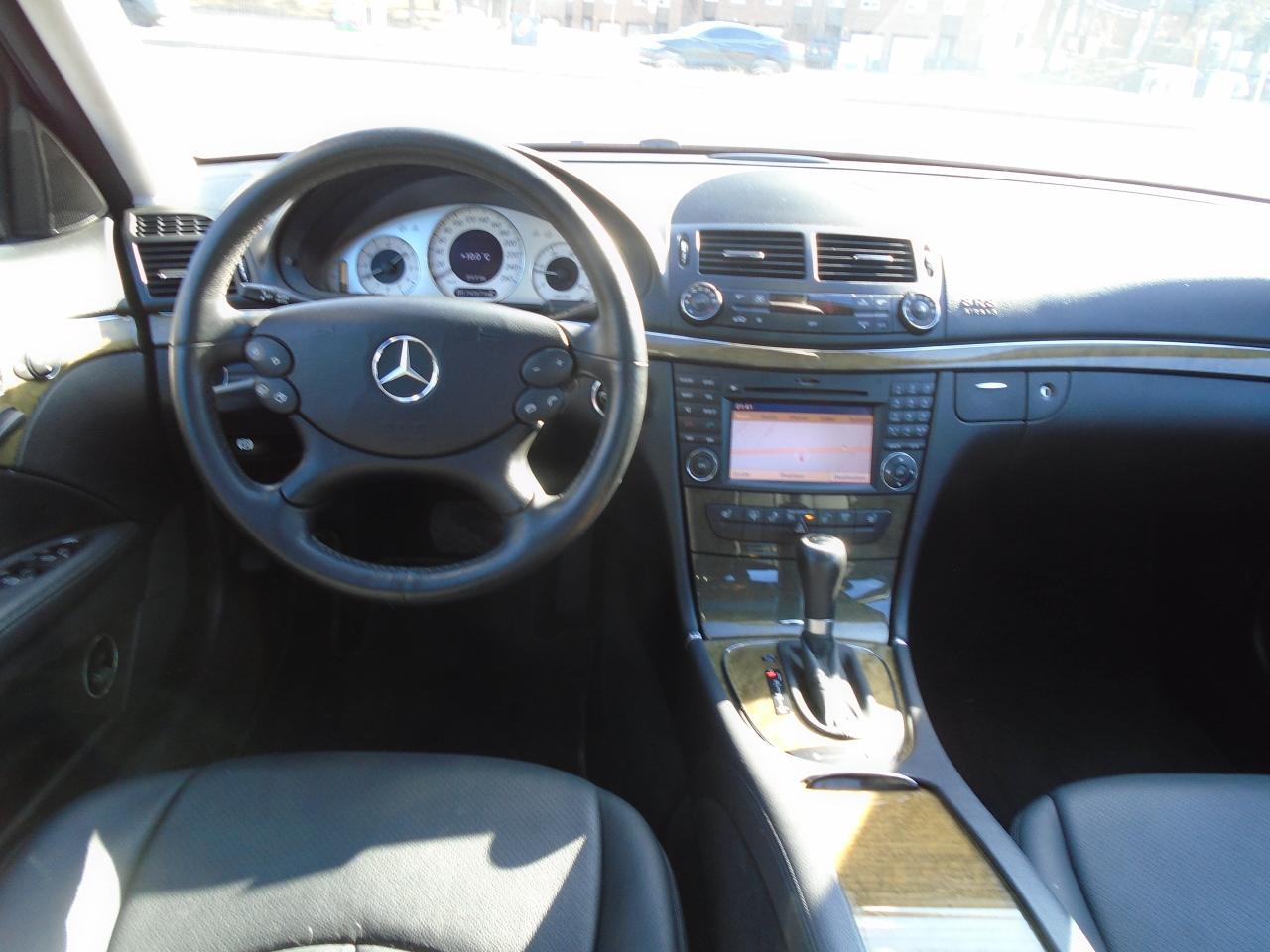 2009 Mercedes-Benz E-Class DIESEL/ SHOWROOM CONDITION/ LOADED / ONE OWNER / - Photo #14