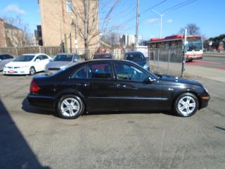 2009 Mercedes-Benz E-Class DIESEL/ SHOWROOM CONDITION/ LOADED / ONE OWNER / - Photo #4