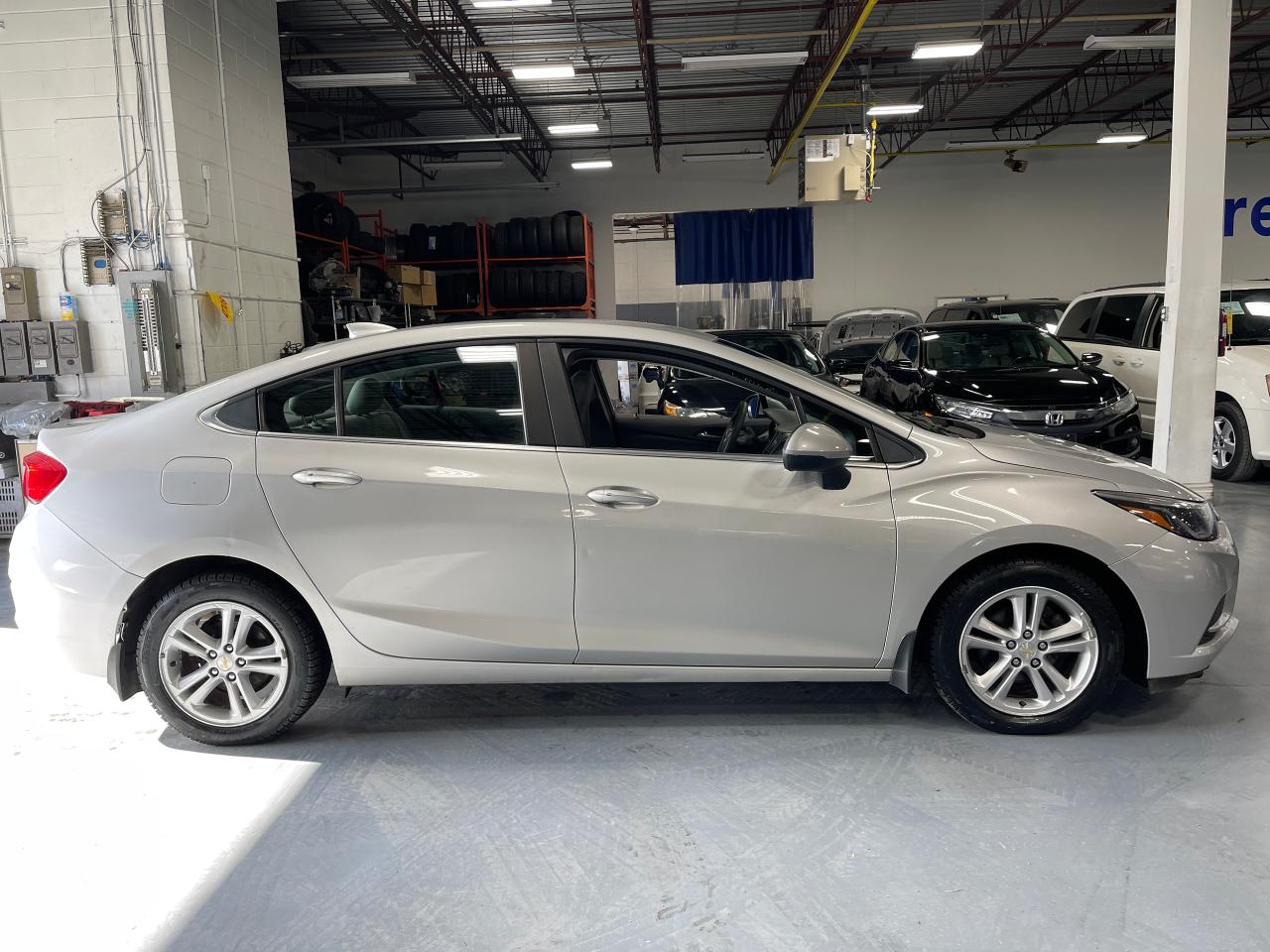 2016 Chevrolet Cruze LT Photo4