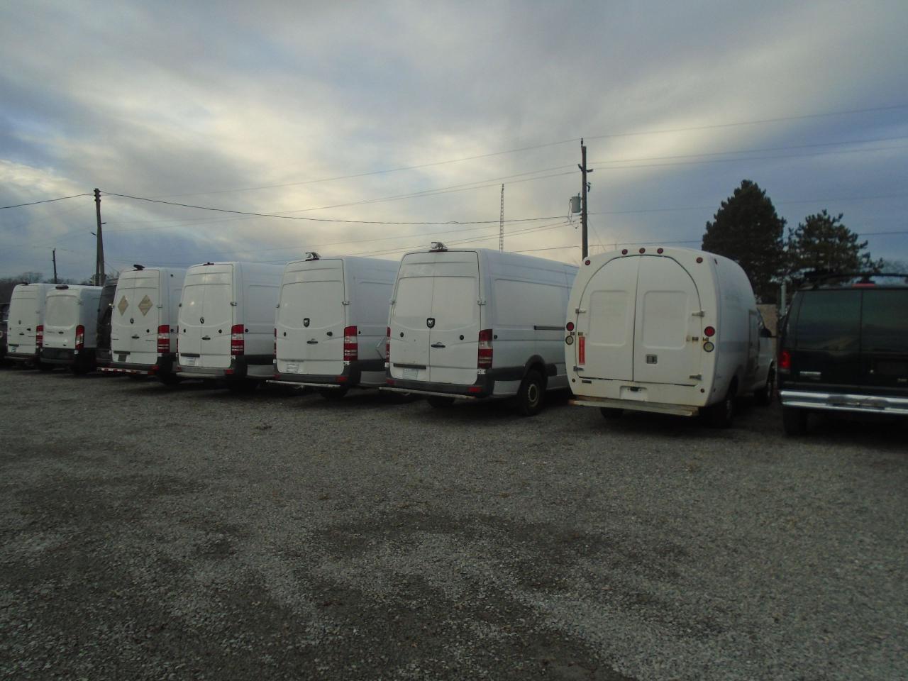 2011 Chevrolet Express 3500 BUCKET TRUCK - Photo #33