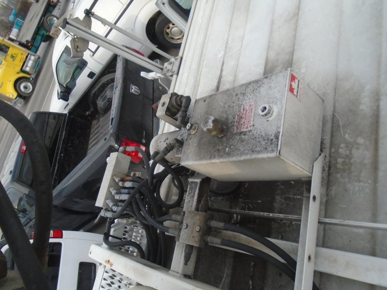 2011 Chevrolet Express 3500 BUCKET TRUCK - Photo #9