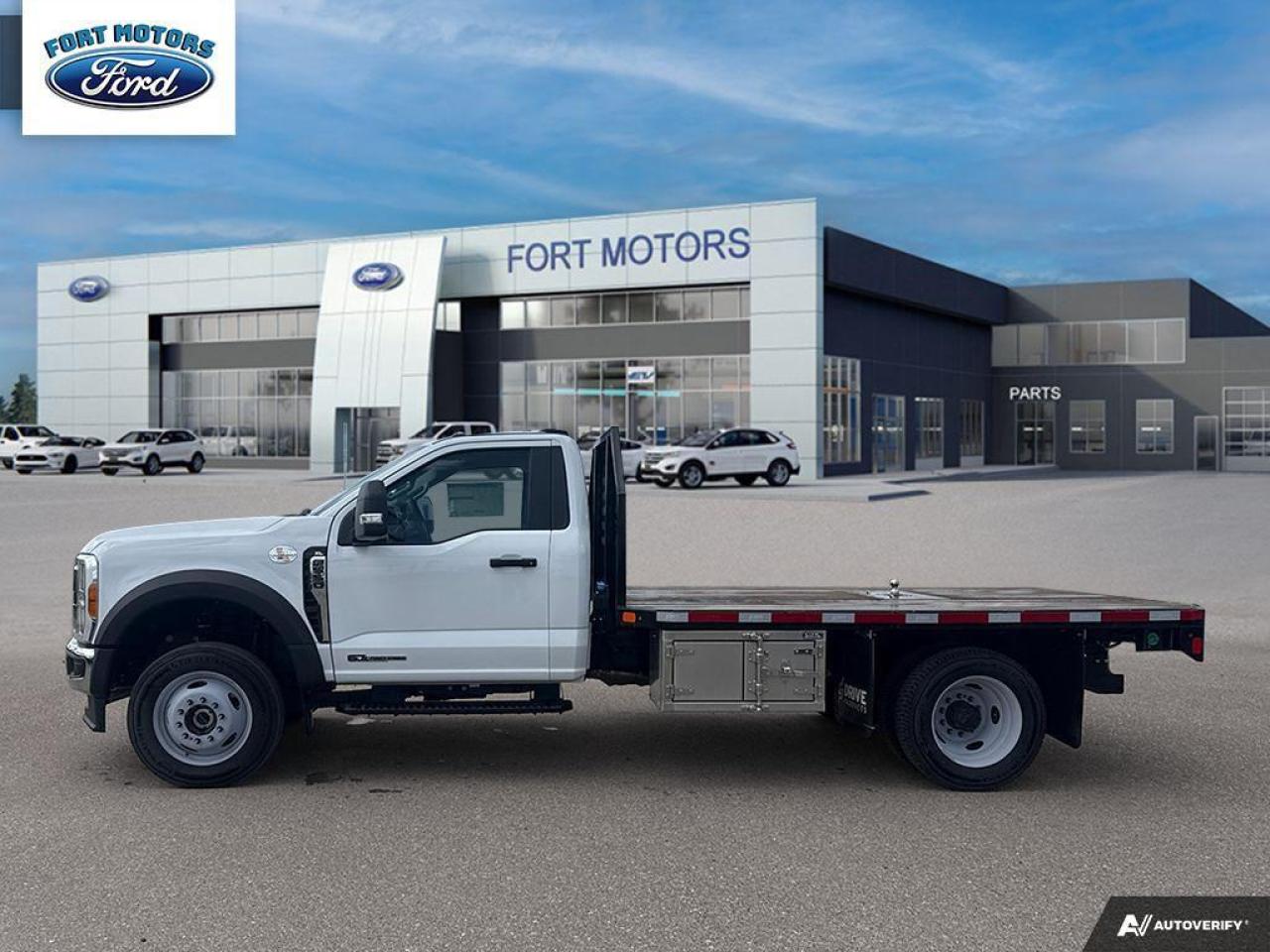 2023 Ford SUPER DUTY F-550 DRW FLAT DECK TRUCK Photo3