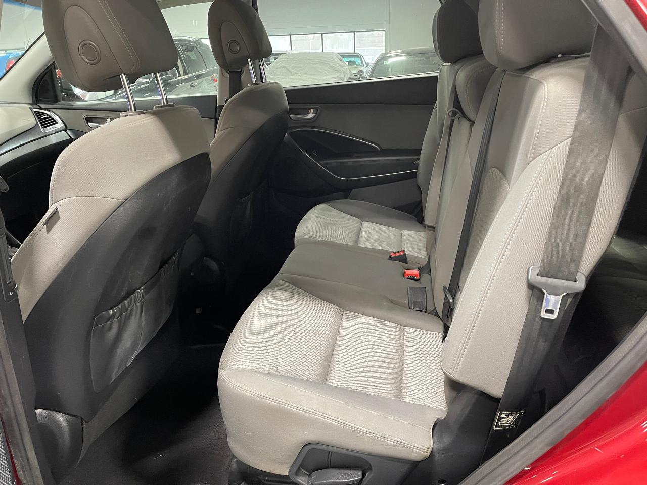 2016 Hyundai Santa Fe FWD 4DR 3.3L AUTO - Photo #16