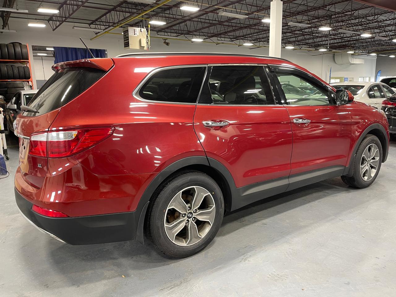 2016 Hyundai Santa Fe FWD 4DR 3.3L AUTO - Photo #5