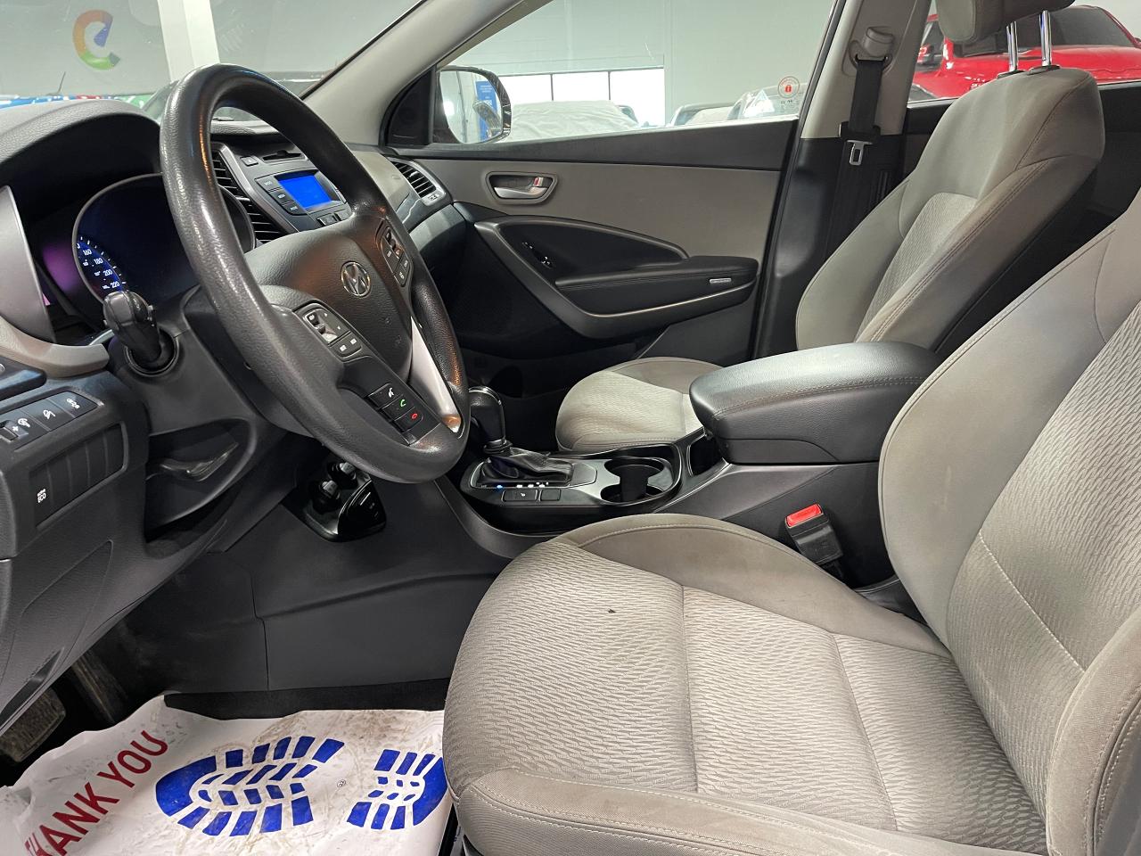 2016 Hyundai Santa Fe FWD 4DR 3.3L AUTO - Photo #13