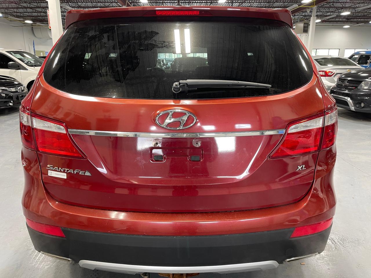 2016 Hyundai Santa Fe FWD 4DR 3.3L AUTO - Photo #4