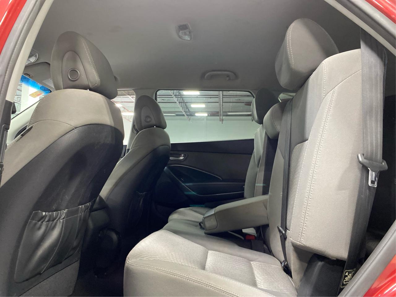 2016 Hyundai Santa Fe FWD 4DR 3.3L AUTO - Photo #10