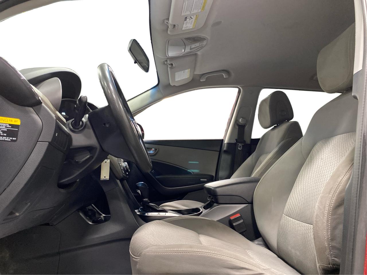 2016 Hyundai Santa Fe FWD 4DR 3.3L AUTO - Photo #9