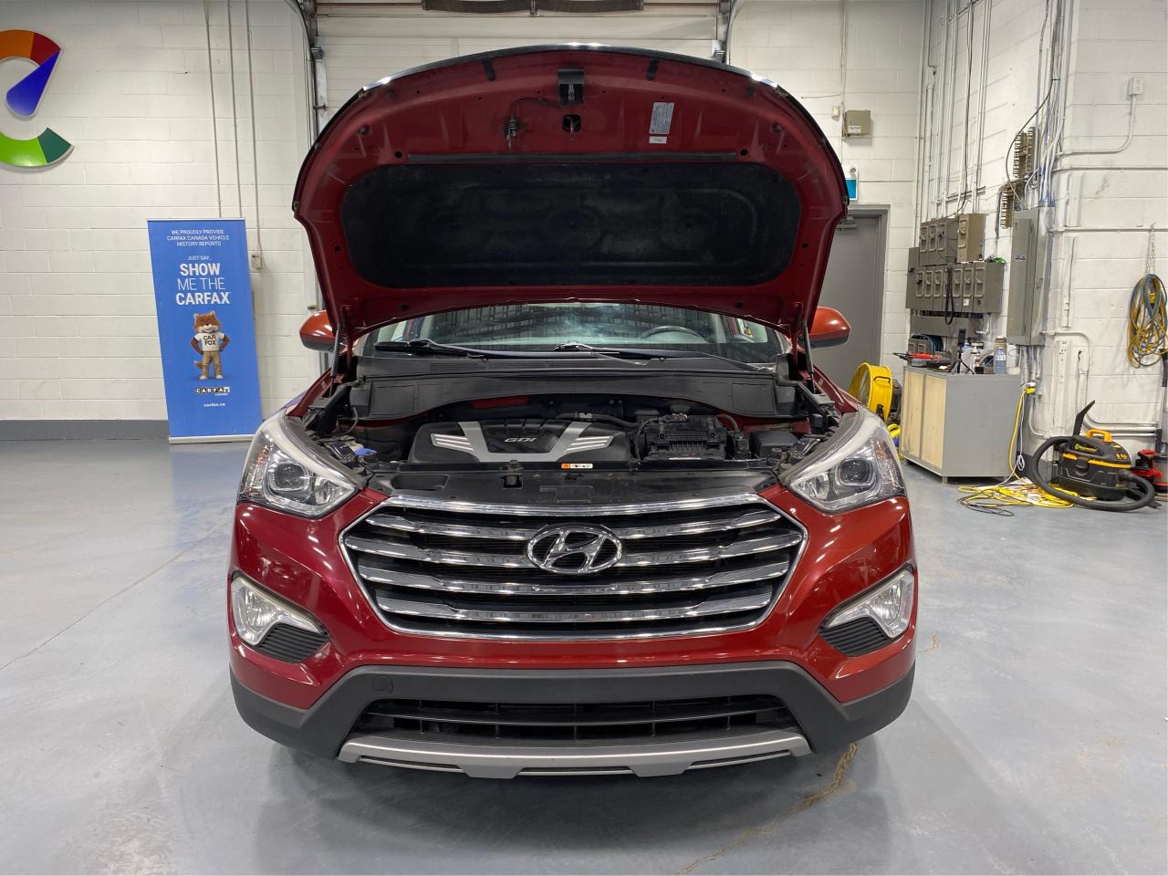 2016 Hyundai Santa Fe FWD 4DR 3.3L AUTO - Photo #11