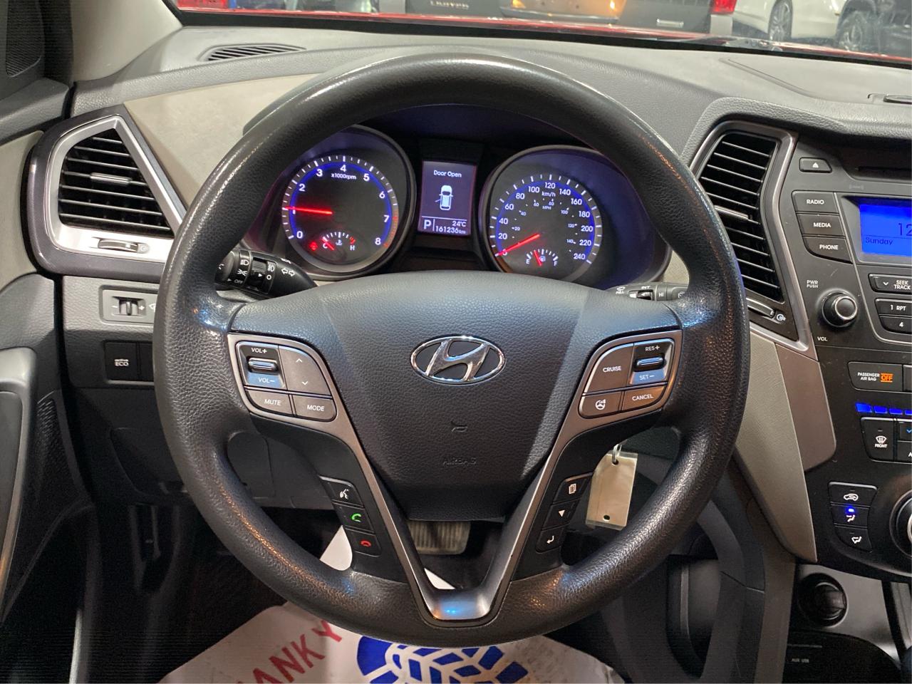 2016 Hyundai Santa Fe FWD 4DR 3.3L AUTO - Photo #18