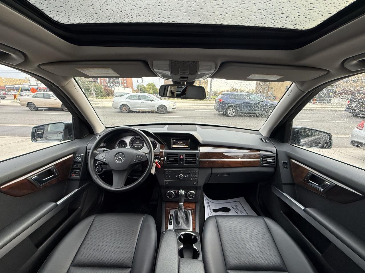 2010 Mercedes-Benz GLK-Class 350 | PREMIUM | PANO | LIKE NEW Photo2