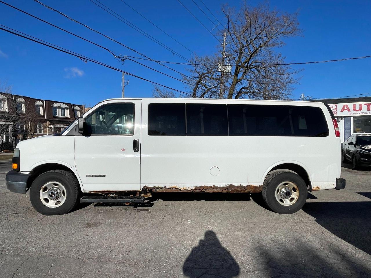 2003 GMC Savana Savana/13 Passengers/Being sold AS-IS/No Accident. - Photo #2