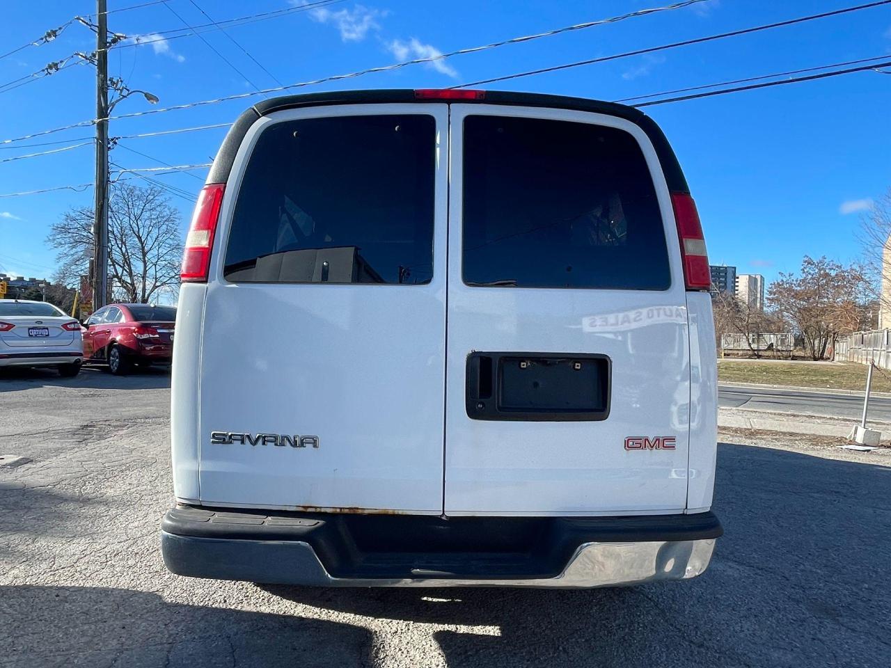 2003 GMC Savana Savana/13 Passengers/Being sold AS-IS/No Accident. - Photo #4