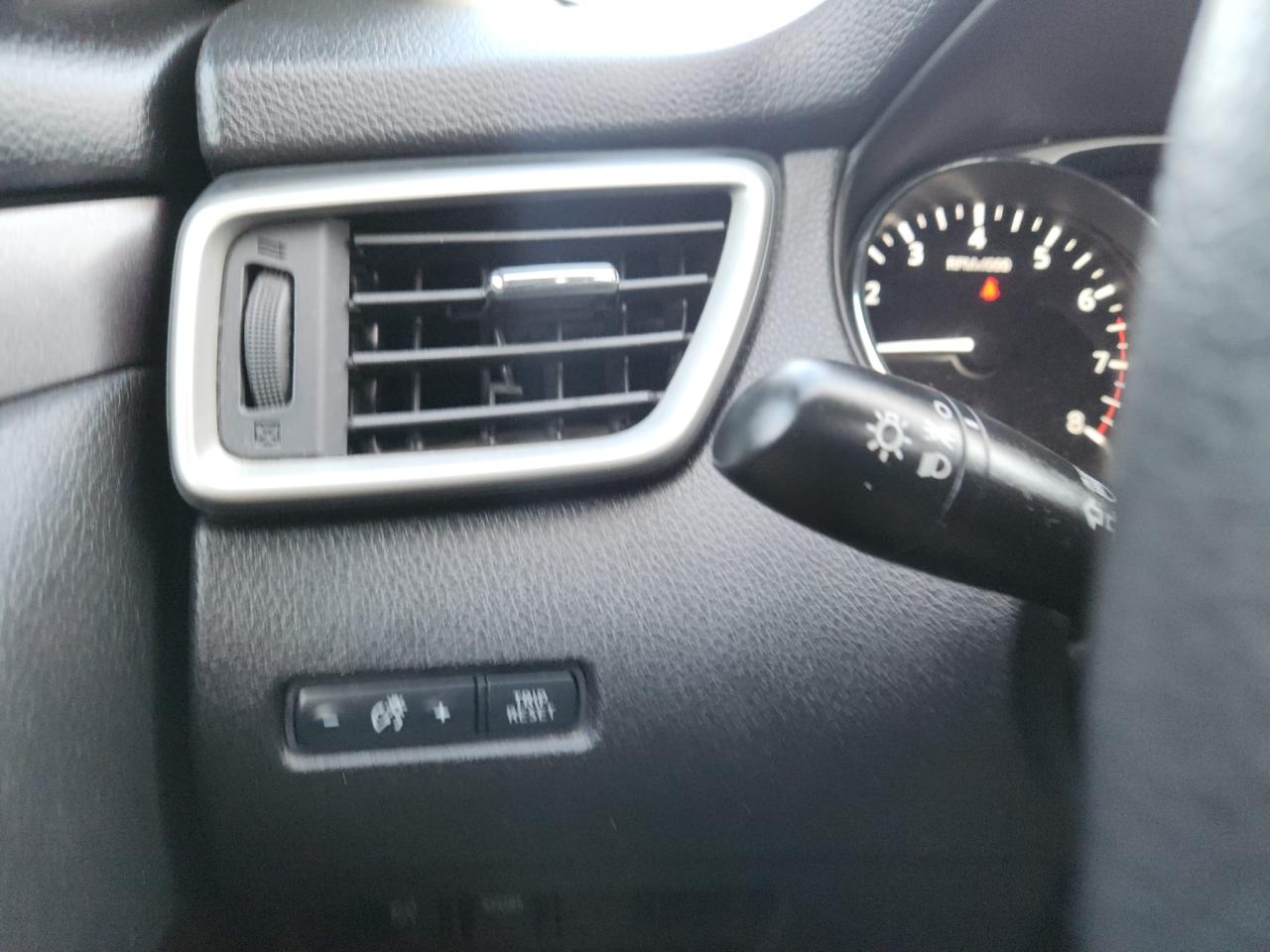 2015 Nissan Rogue FWD 4dr S - Photo #20