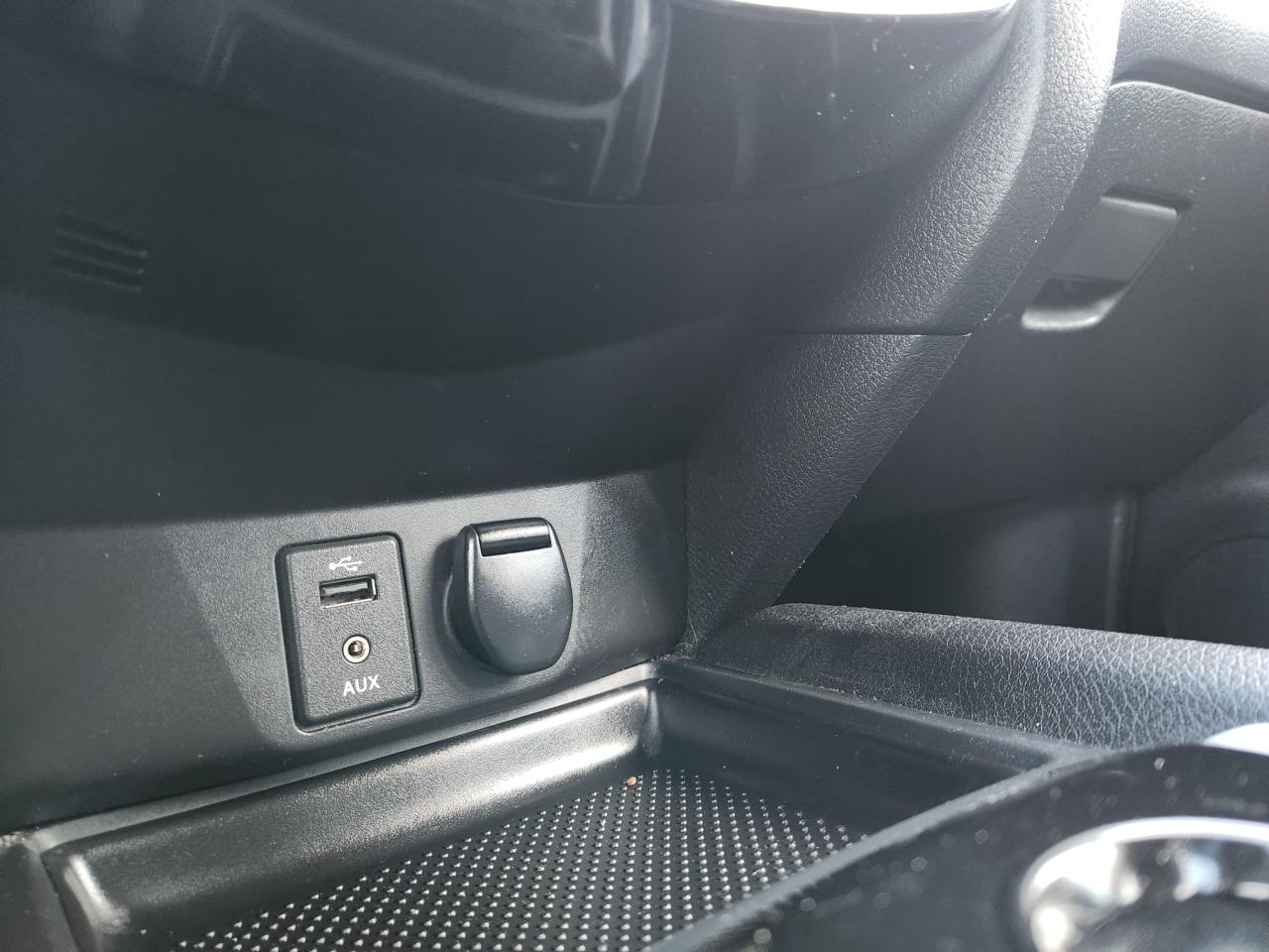2015 Nissan Rogue FWD 4dr S - Photo #21
