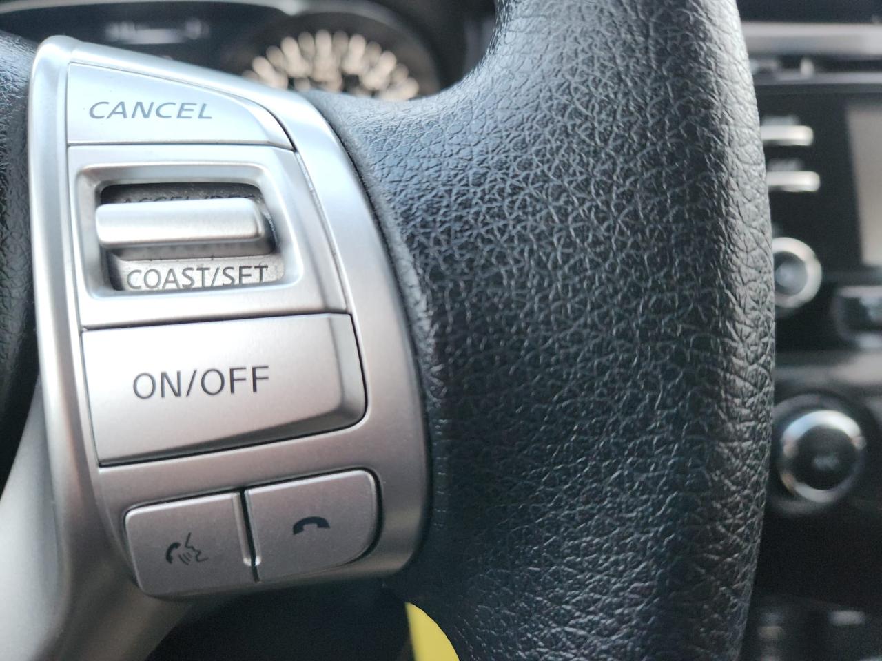 2015 Nissan Rogue FWD 4dr S - Photo #15