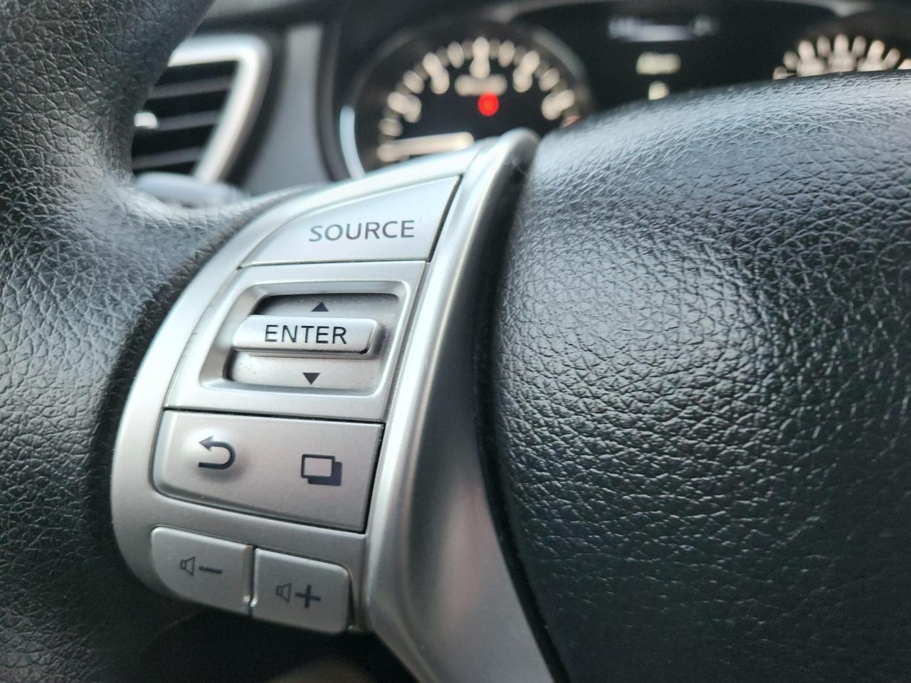2015 Nissan Rogue FWD 4dr S - Photo #14