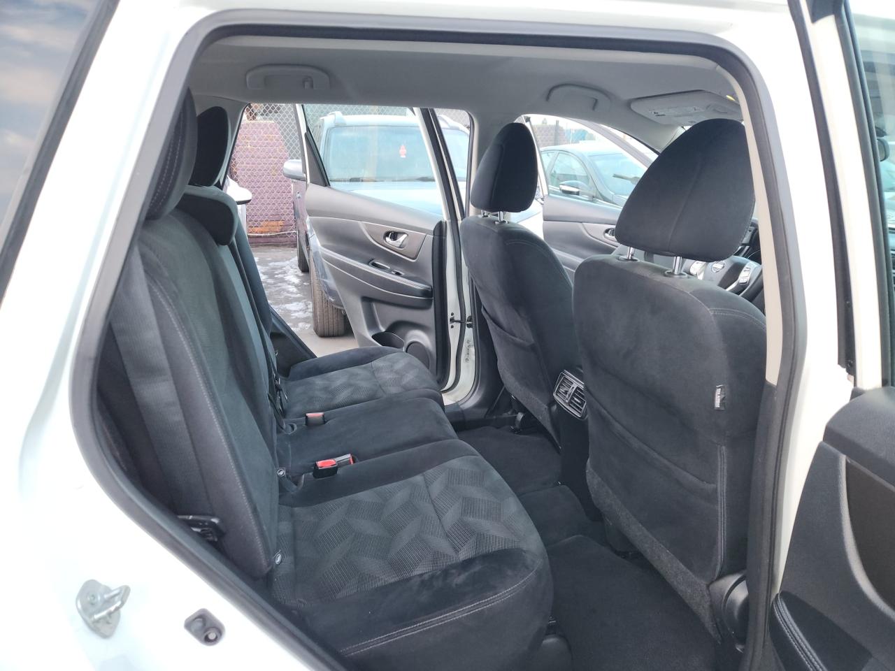2015 Nissan Rogue FWD 4dr S - Photo #27