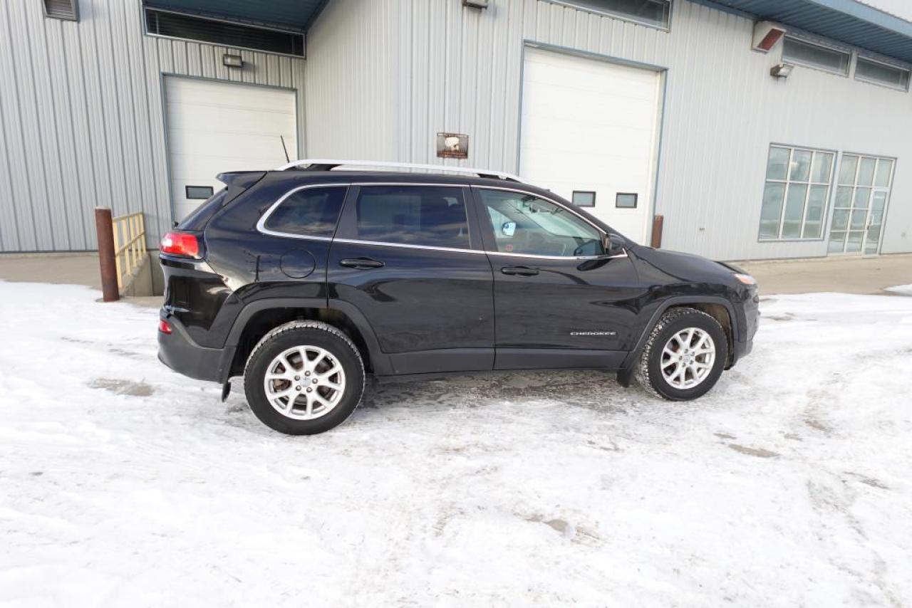 2016 Jeep Cherokee Latitude 4x4 Photo2