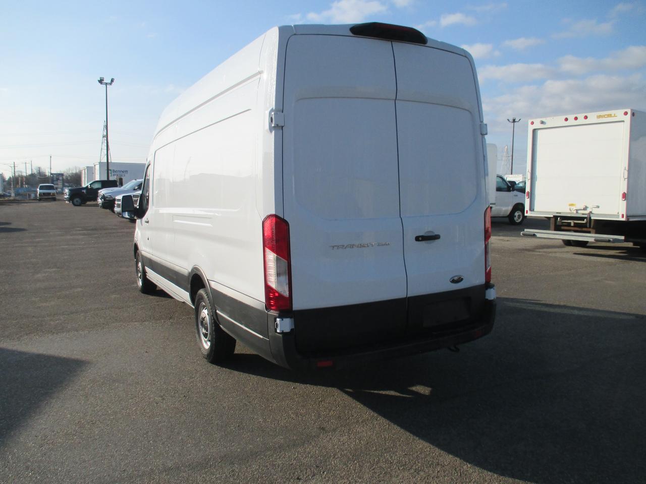 2023 Ford Transit 250 T-250 148" EL Hi Rf 9070 GVWR RWD - Photo #5