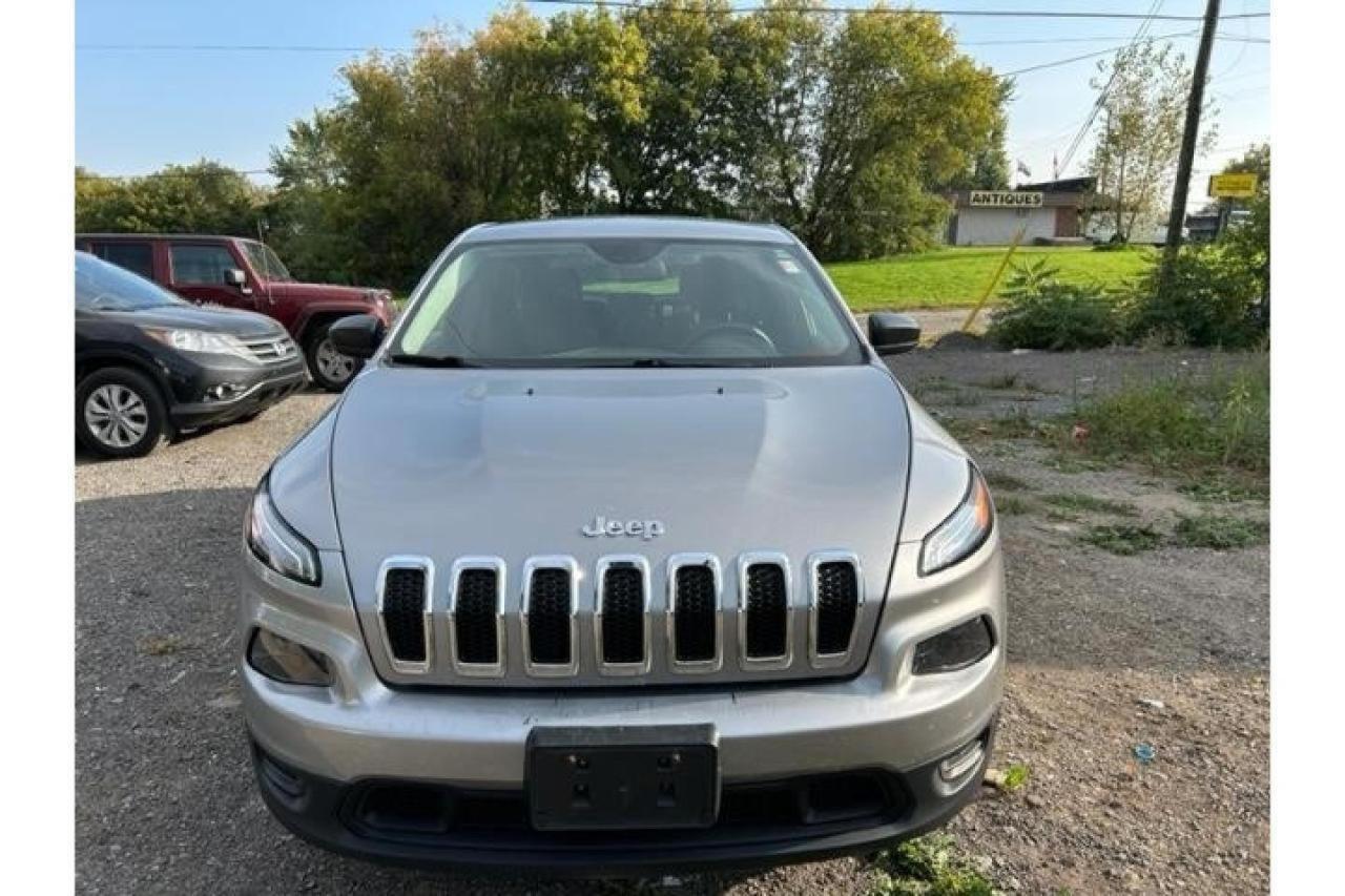 2016 Jeep Cherokee Sport - Photo #18