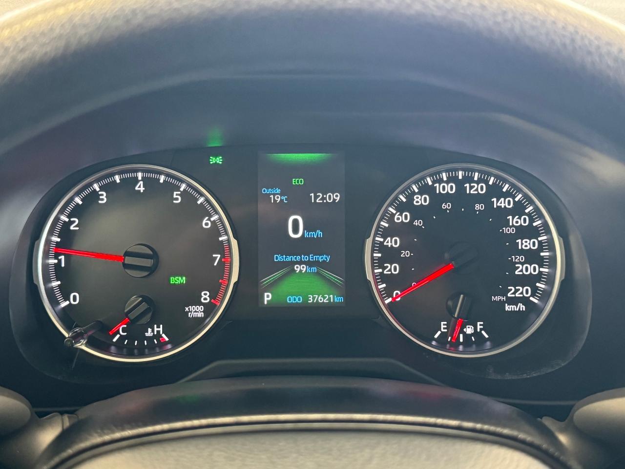 2021 Toyota RAV4 LE AWD+ApplePlay+Adaptive Cruise+CLEAN CARFAX Photo16
