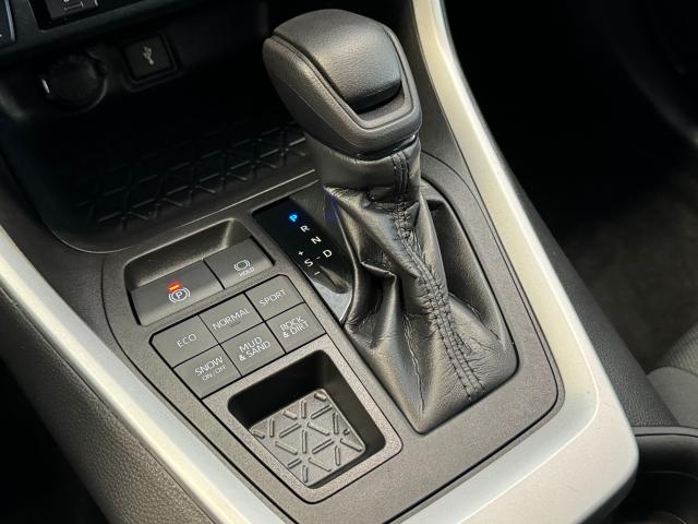 2021 Toyota RAV4 LE AWD+ApplePlay+Adaptive Cruise+CLEAN CARFAX Photo36