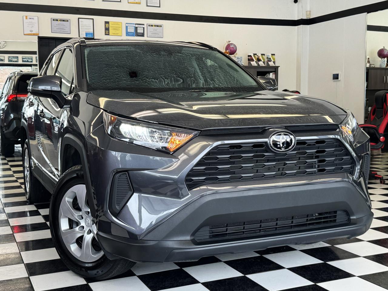 2021 Toyota RAV4 LE AWD+ApplePlay+Adaptive Cruise+CLEAN CARFAX Photo75
