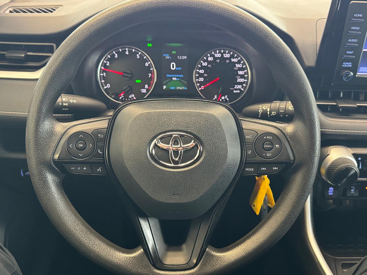 2021 Toyota RAV4 LE AWD+ApplePlay+Adaptive Cruise+CLEAN CARFAX Photo69