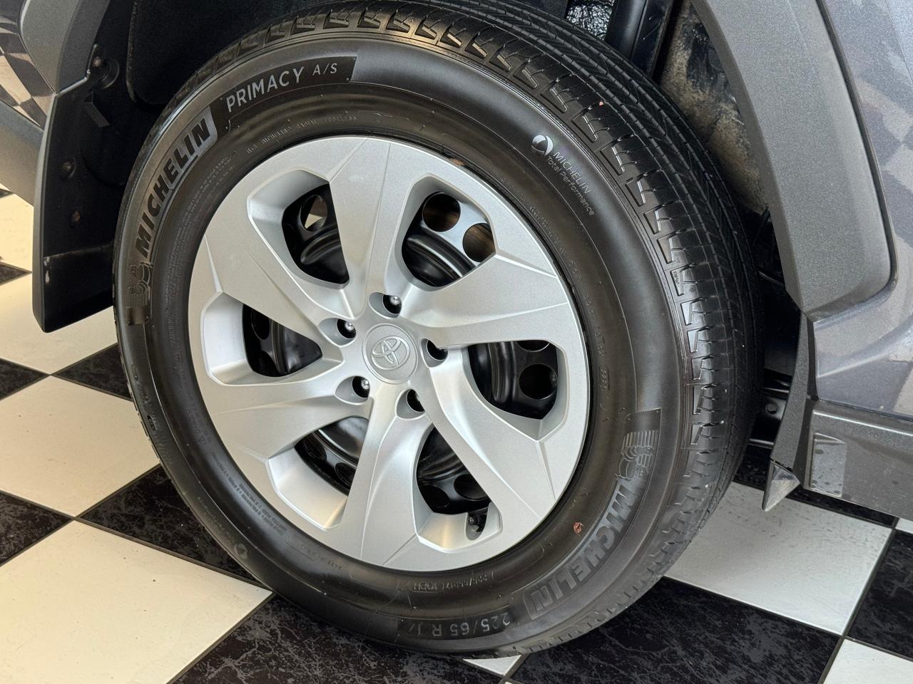 2021 Toyota RAV4 LE AWD+ApplePlay+Adaptive Cruise+CLEAN CARFAX - Photo #55