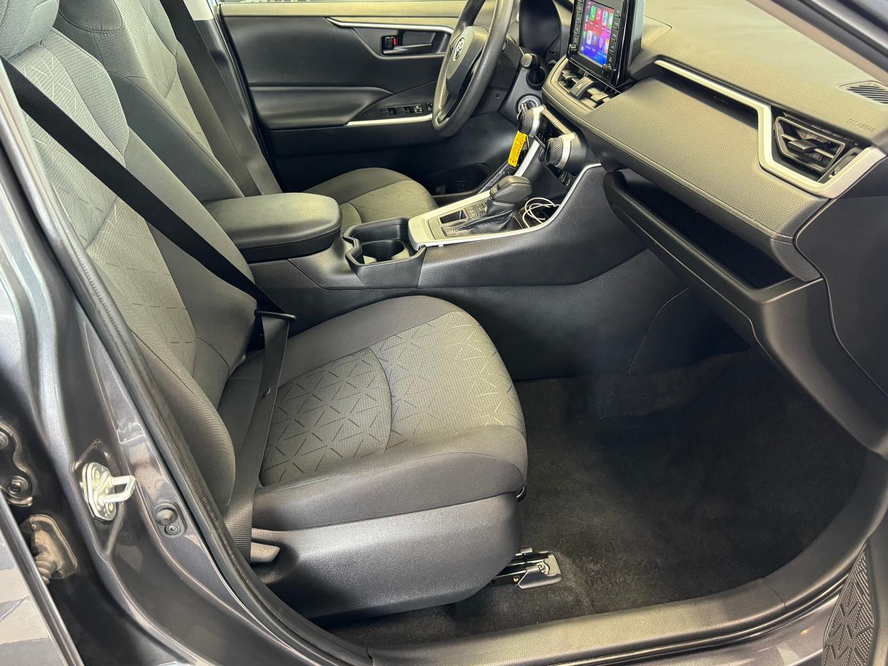 2021 Toyota RAV4 LE AWD+ApplePlay+Adaptive Cruise+CLEAN CARFAX Photo21