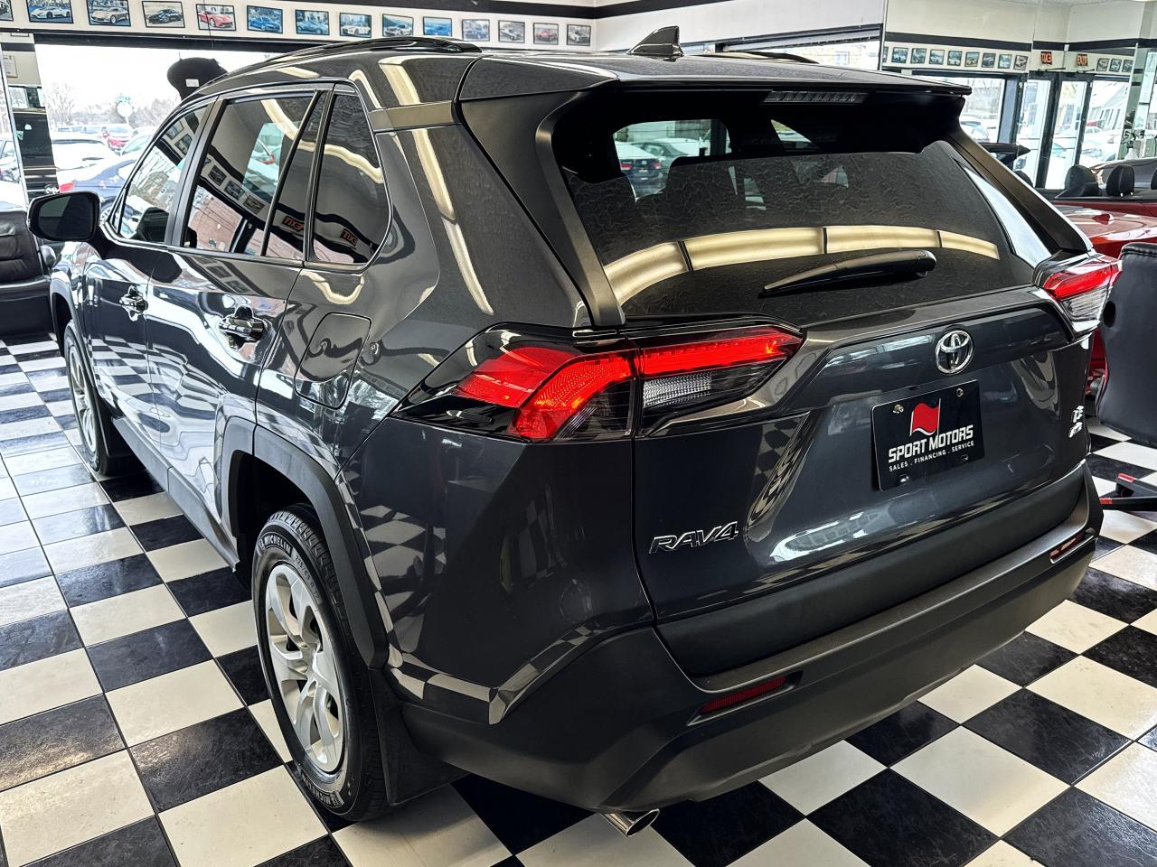 2021 Toyota RAV4 LE AWD+ApplePlay+Adaptive Cruise+CLEAN CARFAX Photo2