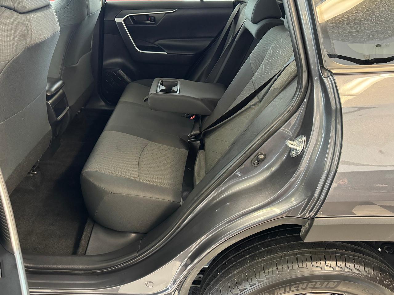 2021 Toyota RAV4 LE AWD+ApplePlay+Adaptive Cruise+CLEAN CARFAX Photo84