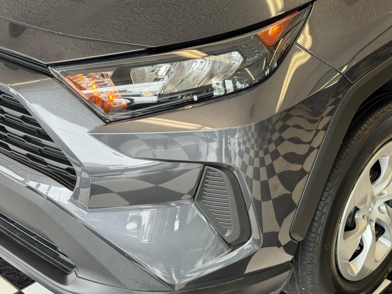 2021 Toyota RAV4 LE AWD+ApplePlay+Adaptive Cruise+CLEAN CARFAX Photo38
