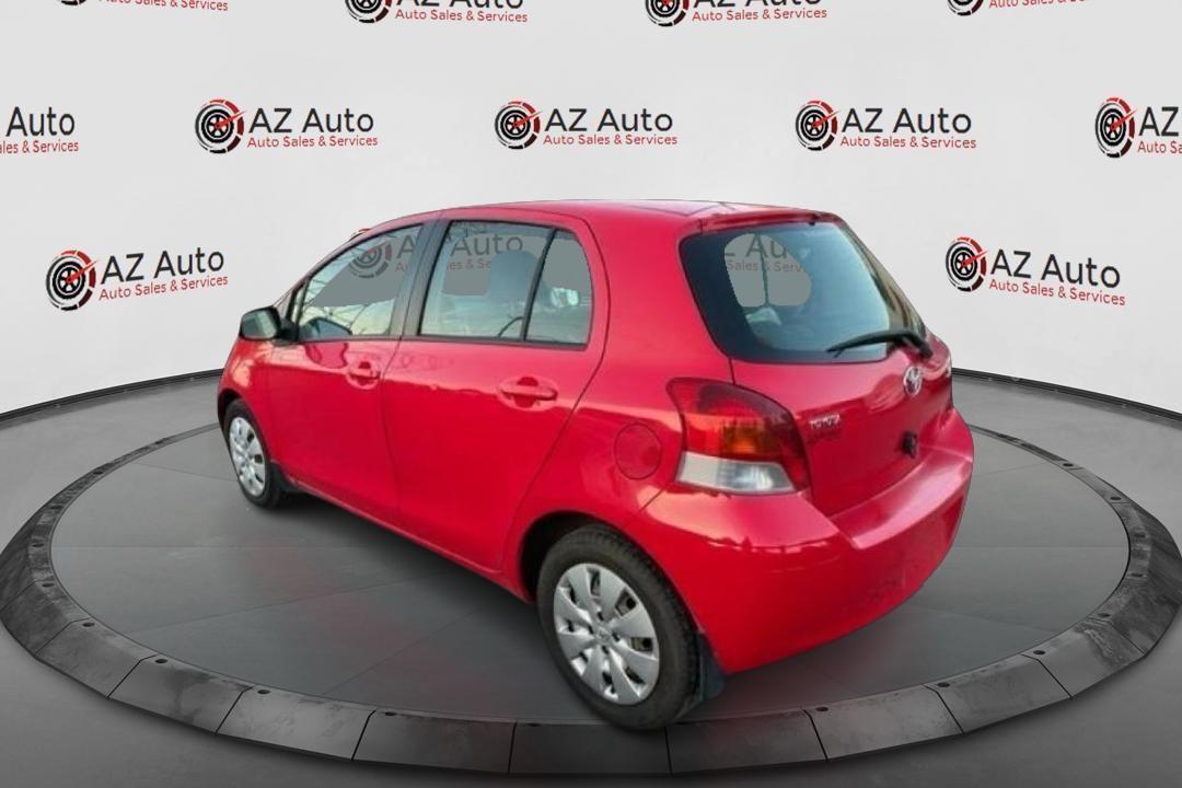 2011 Toyota Yaris BASE - Photo #4