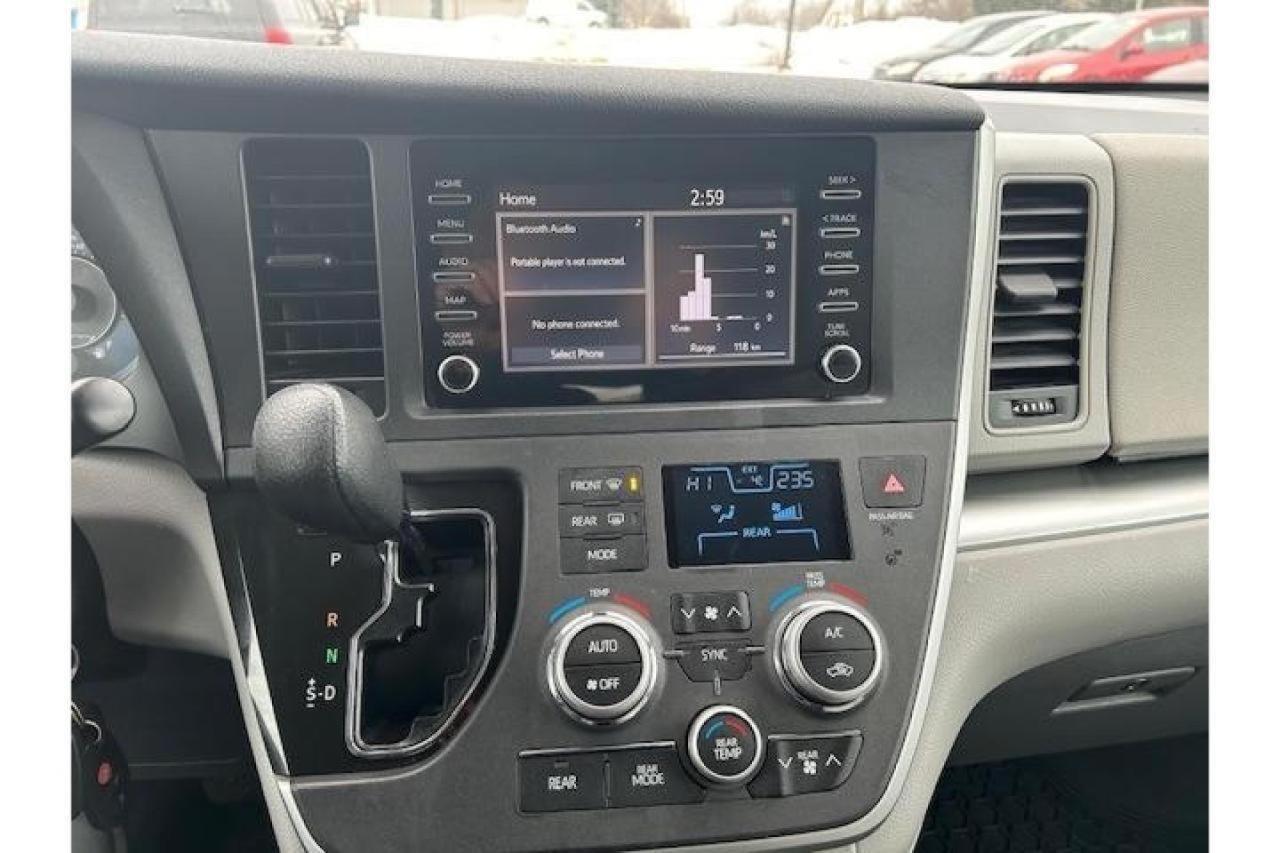 2020 Toyota Sienna Luxury - Photo #17