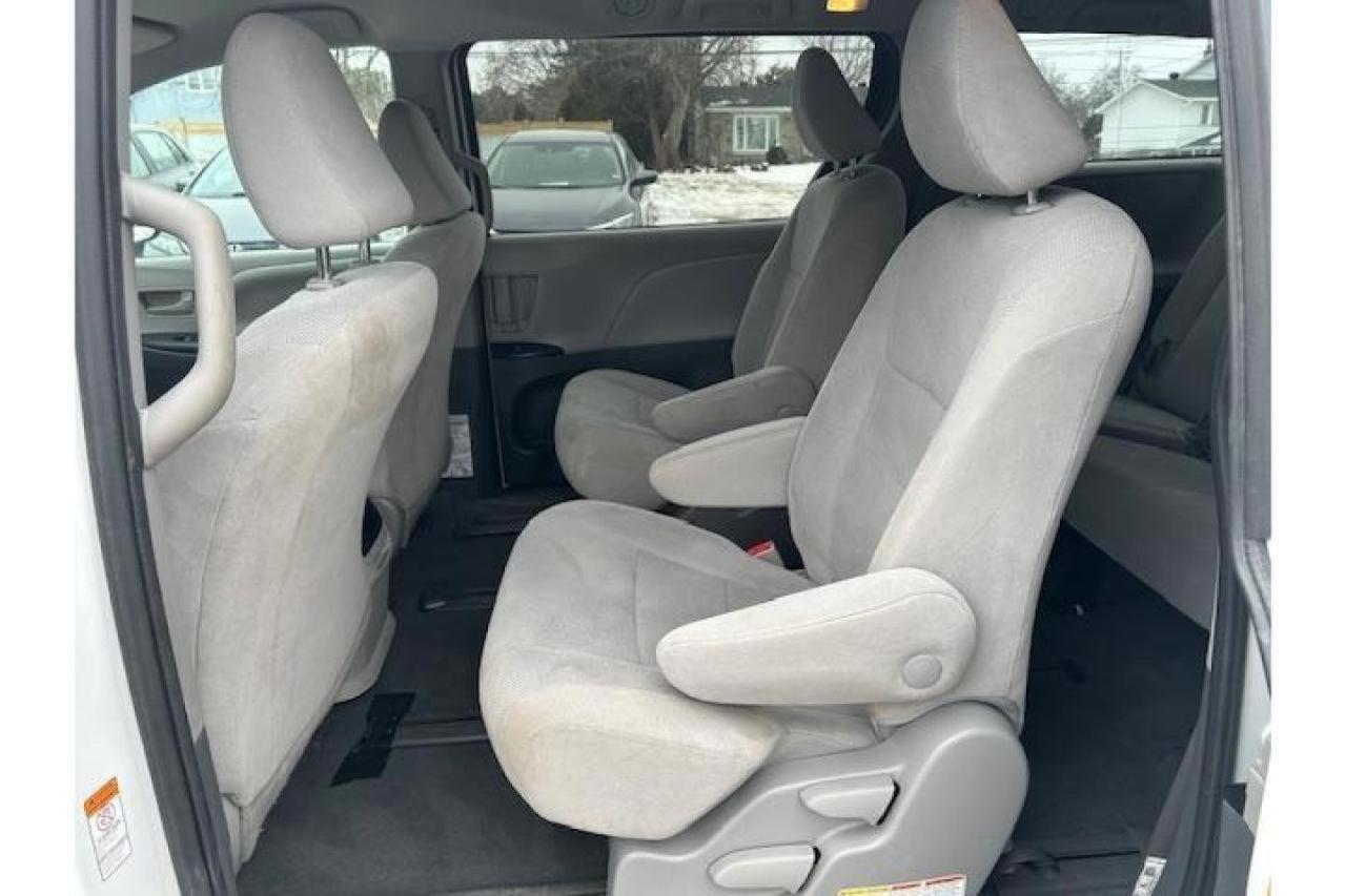 2020 Toyota Sienna Luxury - Photo #38