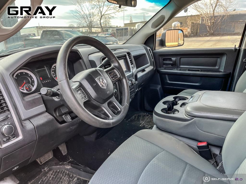 2014 RAM 1500 4WD QUAD CAB 140.5" ST - Photo #9