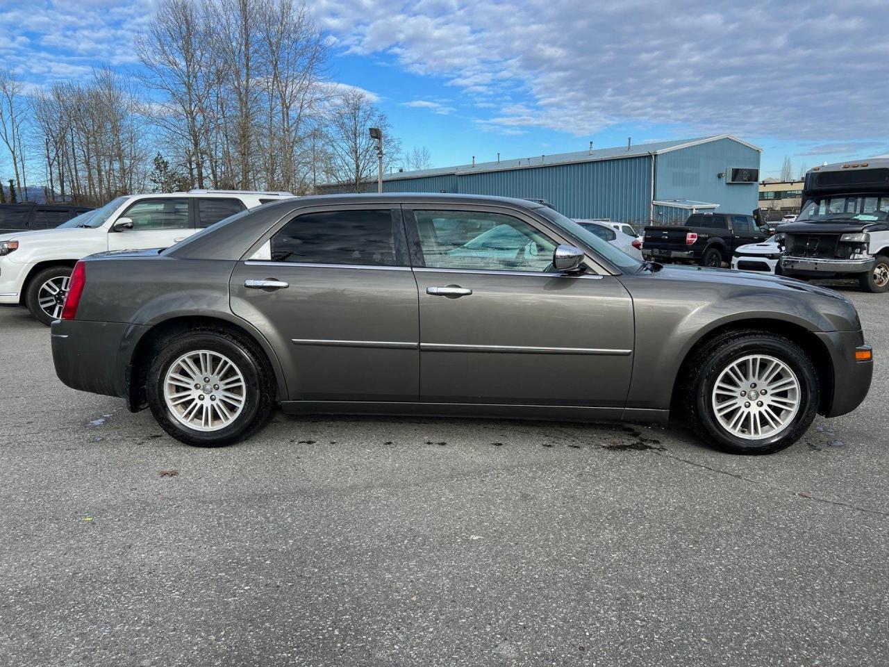 2009 Chrysler 300  - Photo #6