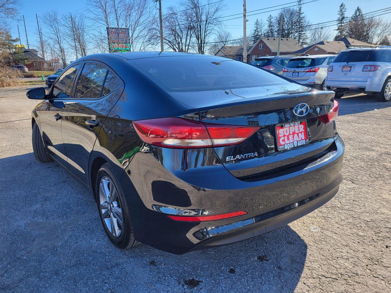 2017 Hyundai Elantra SE Photo2