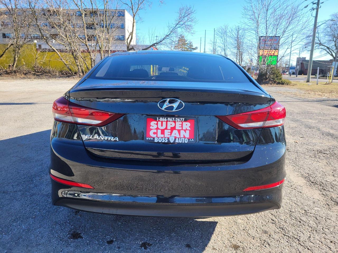 2017 Hyundai Elantra SE Photo3