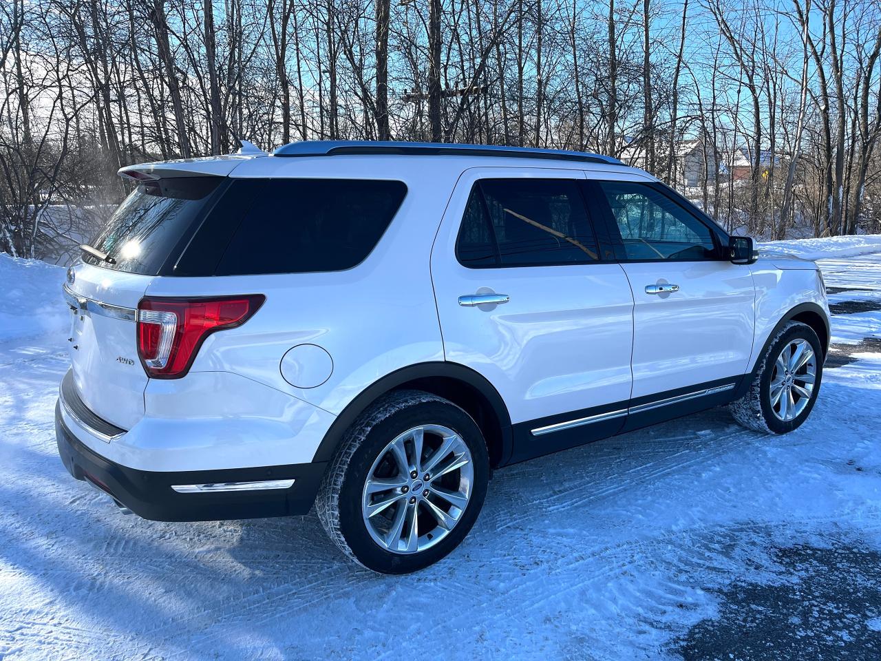 2018 Ford Explorer Limited 4WD Low KMS - Photo #6